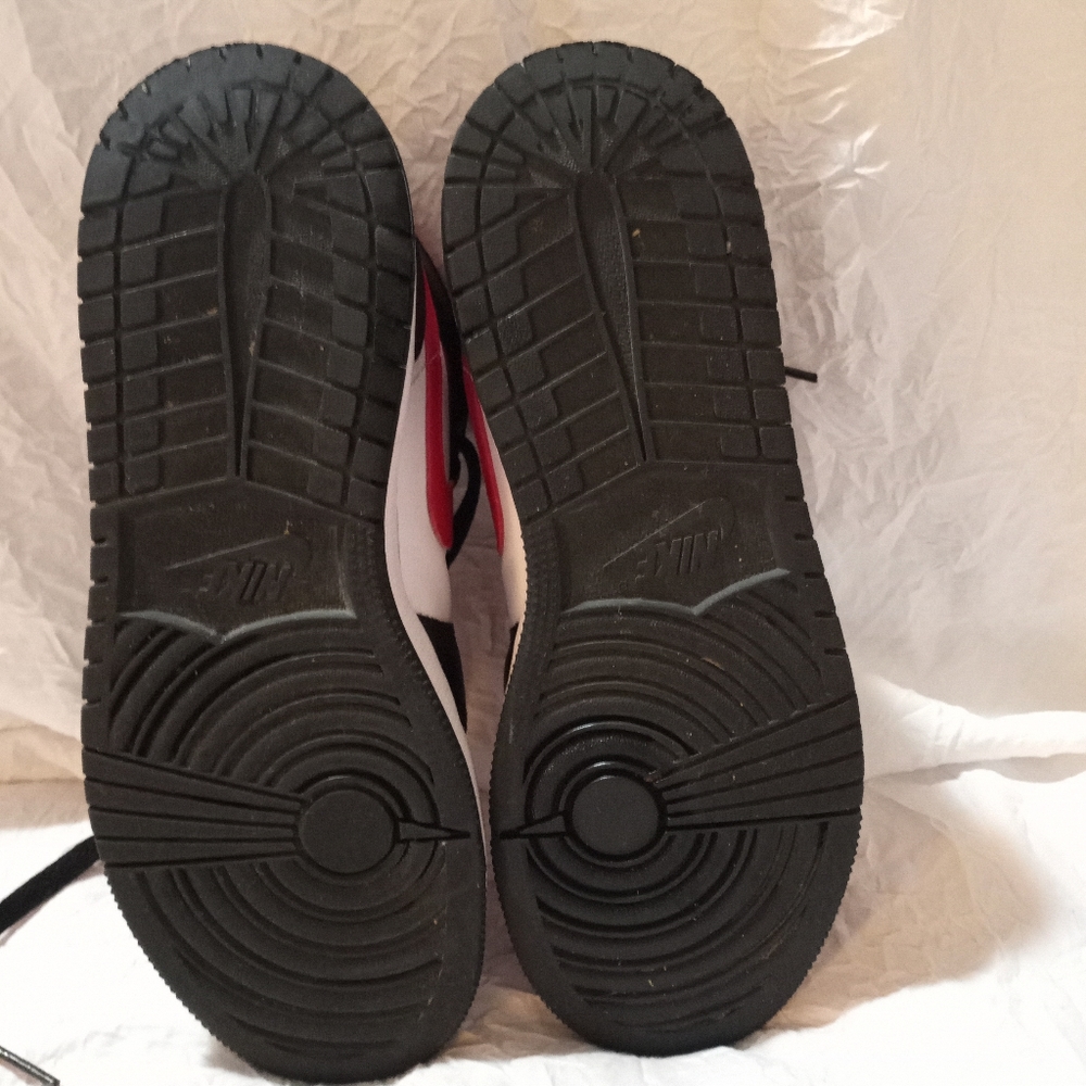 Nike Air Jordan 1 Mid 6Y(7.5 women) 🚺 - Picture 12 of 15